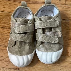Car & Jack Gold Shimmer Girls Size 8 Sneakers